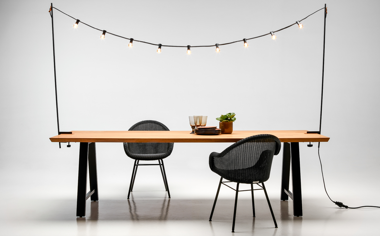 Vincent-Sheppar-Matteo-dining-table-Light-my-table-Edgard-dining-chair-steel-A-base