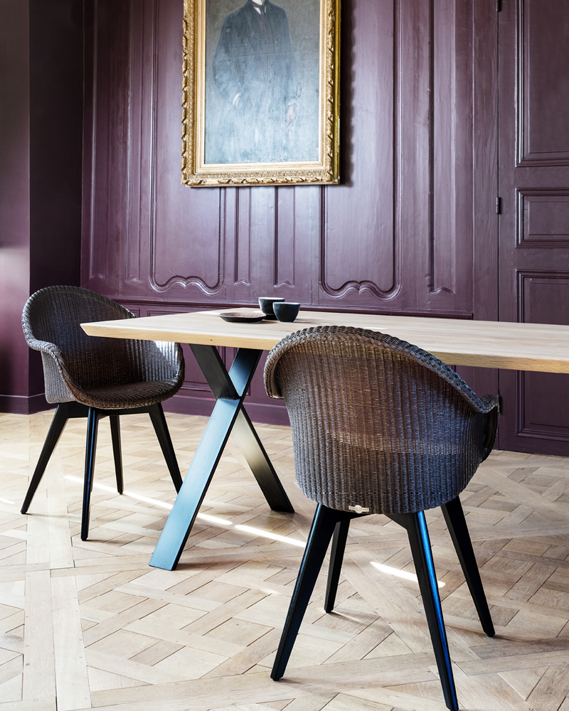 Vincent-Sheppard-Albert-dining-table-X-base-Avril-HB-dining-chair-black-wood-base