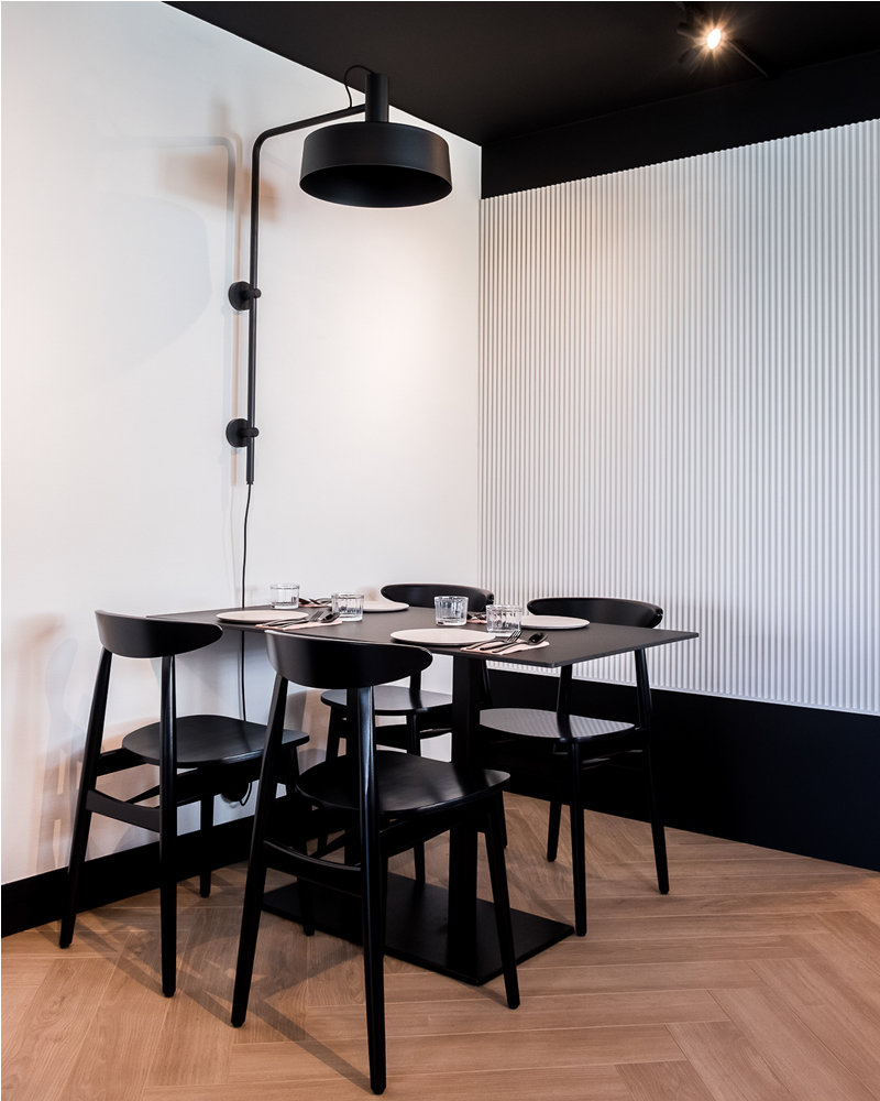 Teo dining chair bij Enso boutique hotel