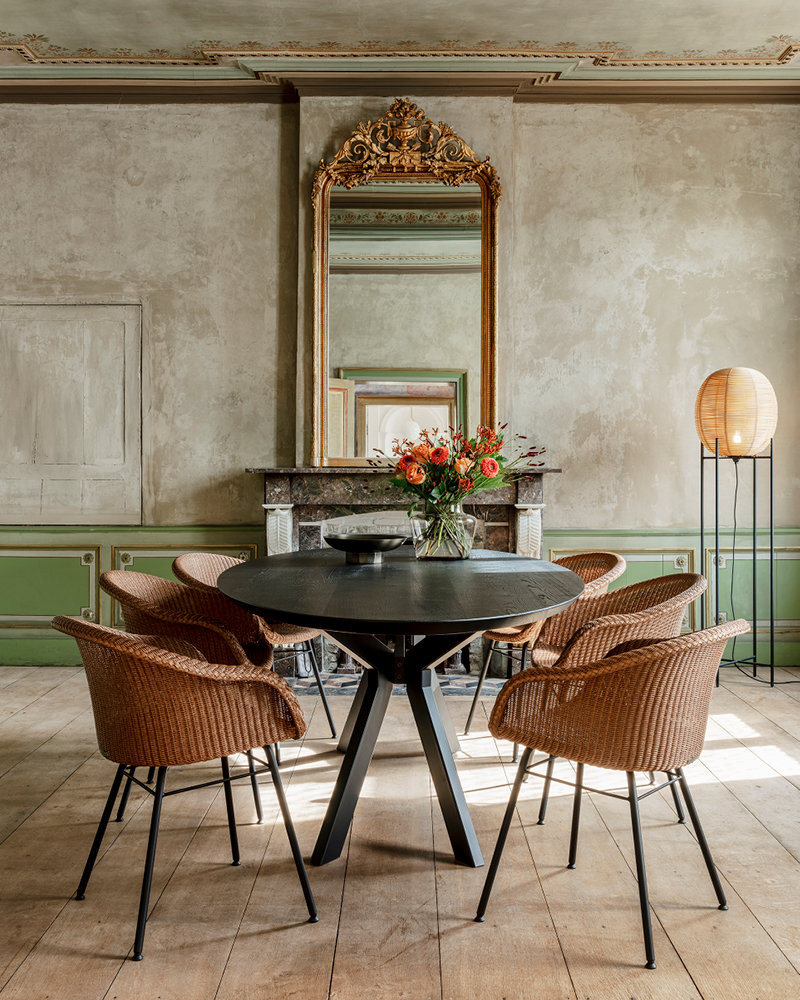 vincent-sheppard-albert-dining-table-ellipse-avril-dining-chair-sari-floor-lamp