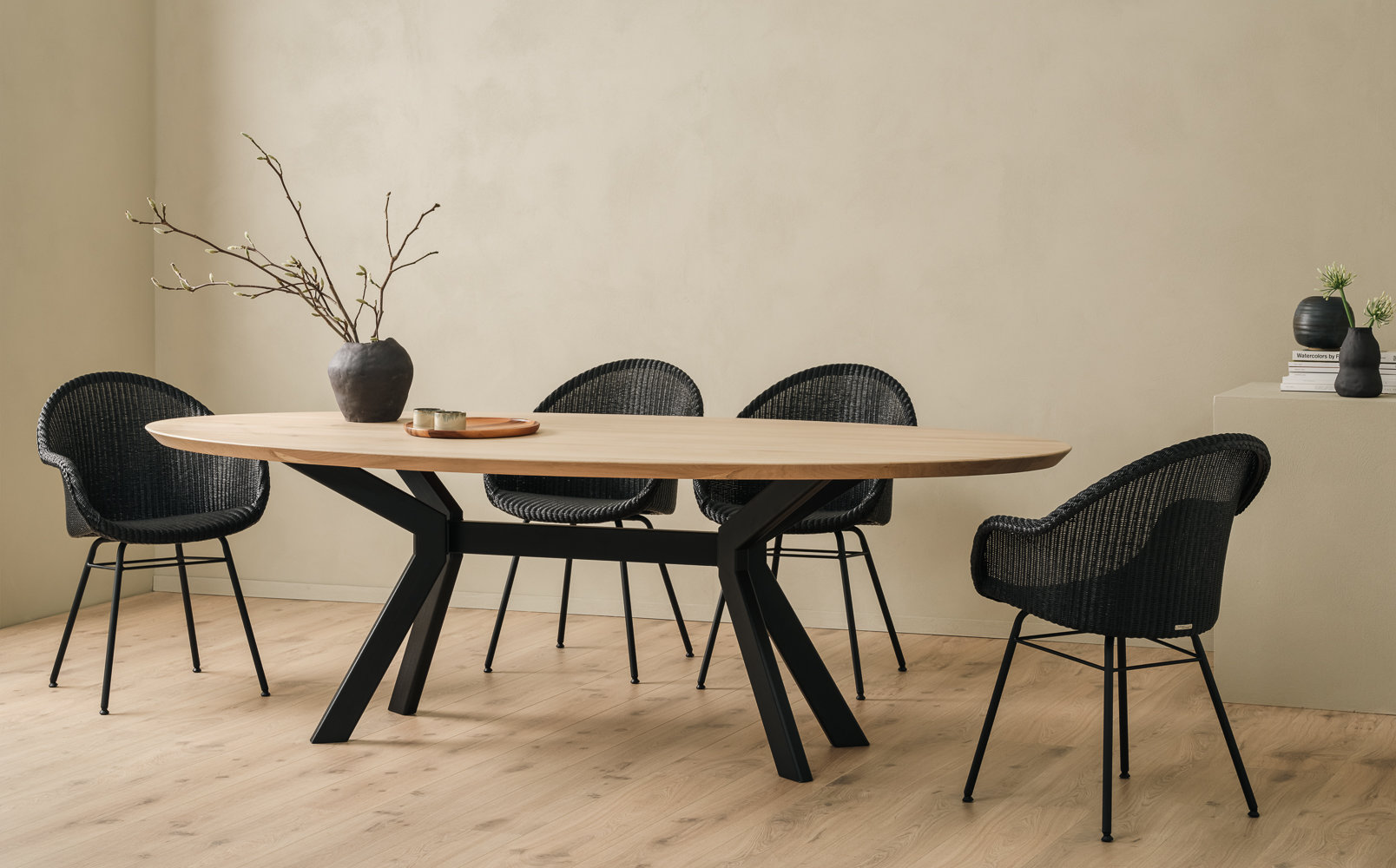 vincent-sheppard-avril-hb-dining-chair-albert-dining-table-ellipse