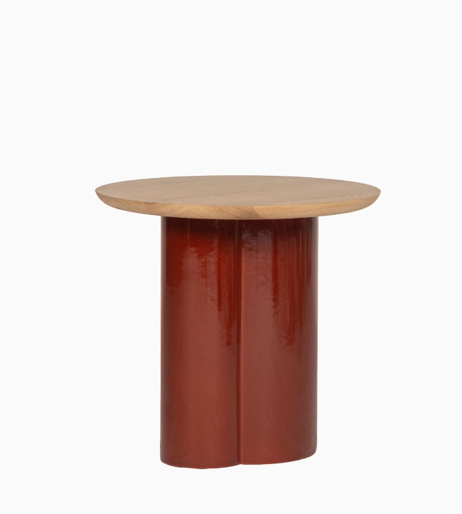 Arvin side table by Vincent Sheppard with a natural oak top and a ceramic base in maroon.