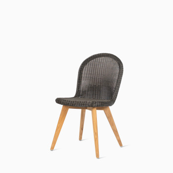 Damien chair by Vincent Sheppard with a mocca-coloured seat and teak base, displayed in a studio setting.
