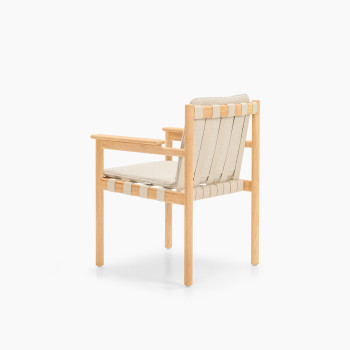 Rear three-quarter view of Vincent Sheppard Oda dining chair with Lime White bouclé cushions and untreated teak frame	